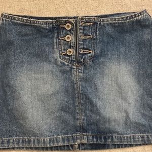 Guess denim skirt size 27 never worn 100% real